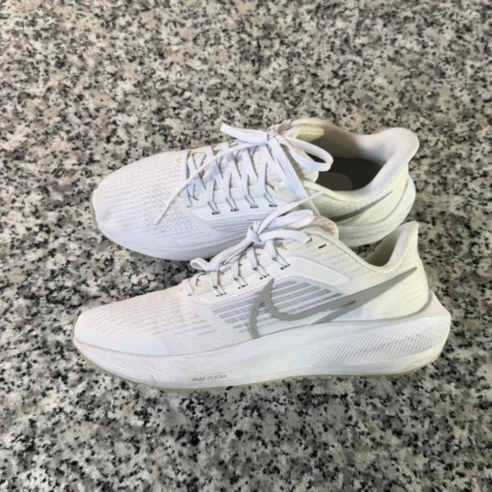 Nike Air Zoom Pegasus 39 White Running Sneaker Shoe W7.5 DH4072